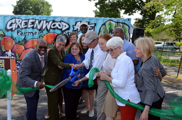 Photo of the Greenwood Ave. Farmers Market ribbon-cutting