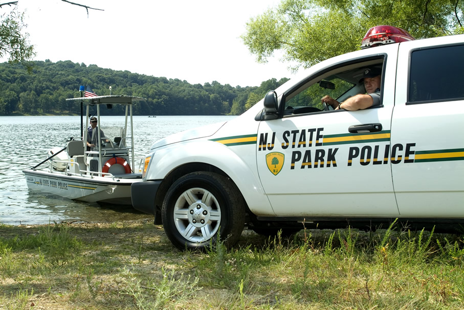 park_police_boat_car.jpg