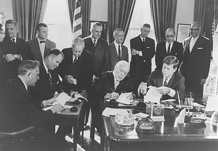 (seated left to right) Governors Robert Meyner (N.J.), Elbert Carvel (Del.), and David Lawrence (Pa.) joined President Kennedy at the White House on Nov. 2, 1961, to participate in a ceremonial signing of the compact.