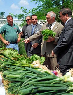 Farmer Peter Melick, Paul Hlubik of USDA, Glenn McCreesh, Al Murray and Somerset Medical Center President Kenneth Bateman