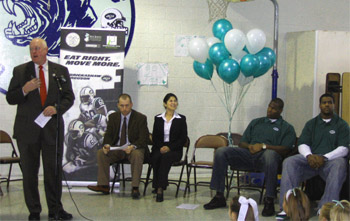 Photo of Secretary Kuperus speaking at Port Reading School 