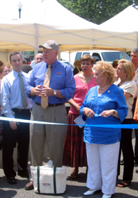 Photo of Teaneck Mayor Kevie Feit, Yvette Jackson, Secretary Kuperus, Senator Weinberg and Assemblywoman Huttle