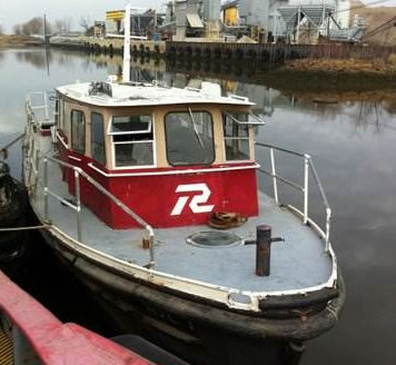 Crew boat for Axel Carlson Reef