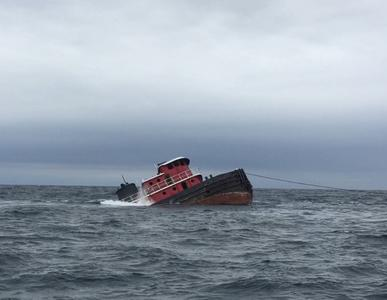 Tug sinking on artificial reef