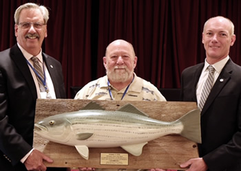 Tom Fote receiving ASMFC award