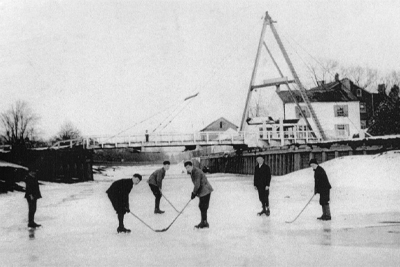 Ice hockey game at East Millstone, c.1900