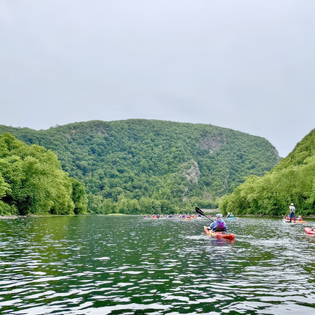 Sojourners approach the Delaware Water Gap on Day 4. Photo by the DRBC.