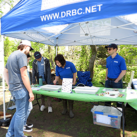 Adults also love checking out thetrays to see what types of bugs theycan find. Photo by the DRBC.