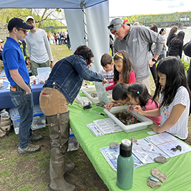 Kids & adults love checking out the trays to see what types of bugs they can find. Photo by the DRBC.