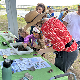 Kids & adults love checking out the trays to see what types of bugs they can find. Photo by the DRBC.