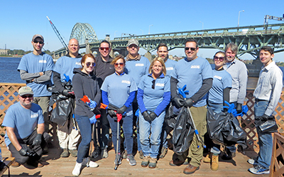 The group of volunteers poses for a photo, with the Tacony-Palmyra Bridge in the background. Photo by DRBC.