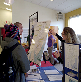 The DRBC's map is always popular!DRBC's Elizabeth Brown talks toEarthFest attendees about where theDelaware River begins & who dependson this resource for clean drinkingwater. Photo by the DRBC.