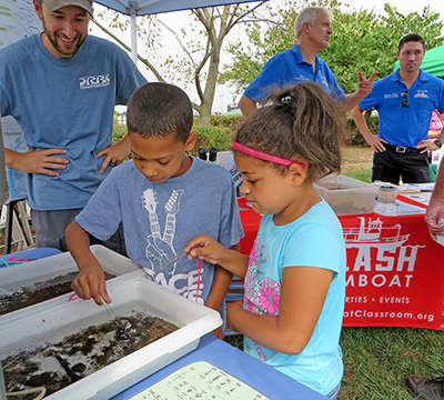 Kids learn about aquatic bugs at the 2019 Trenton River Days Fair. Photo by DRBC.