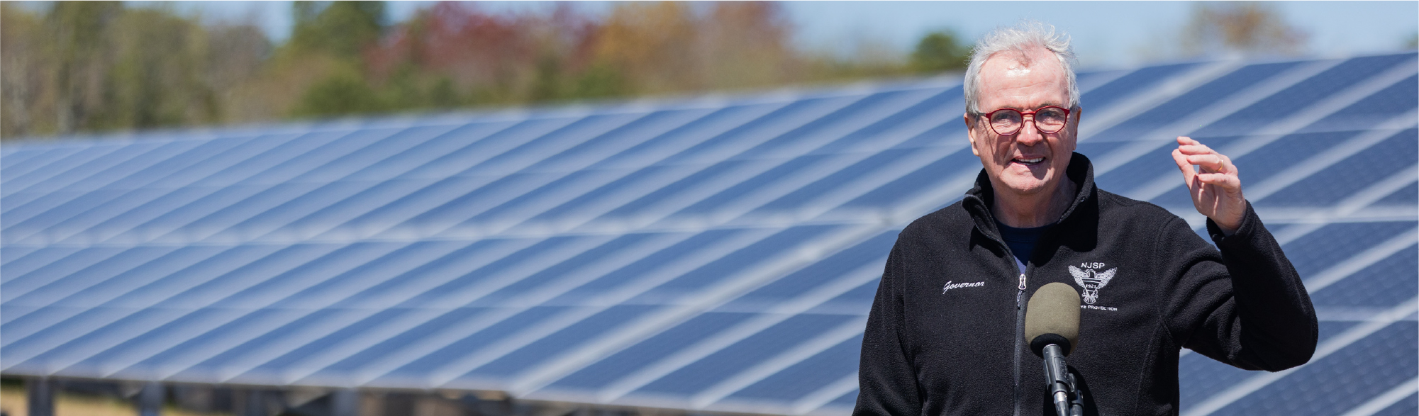 Governor Murphy in front of Solar Panels 