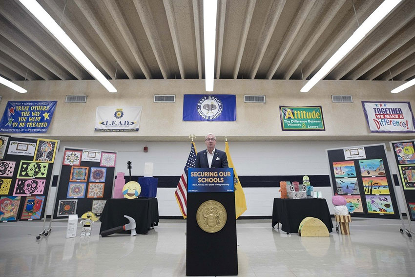 photo of Governor Murphy speaking, standing