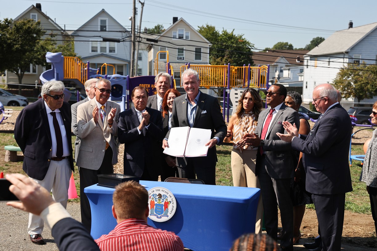 photo of Governor Murphy holding papers