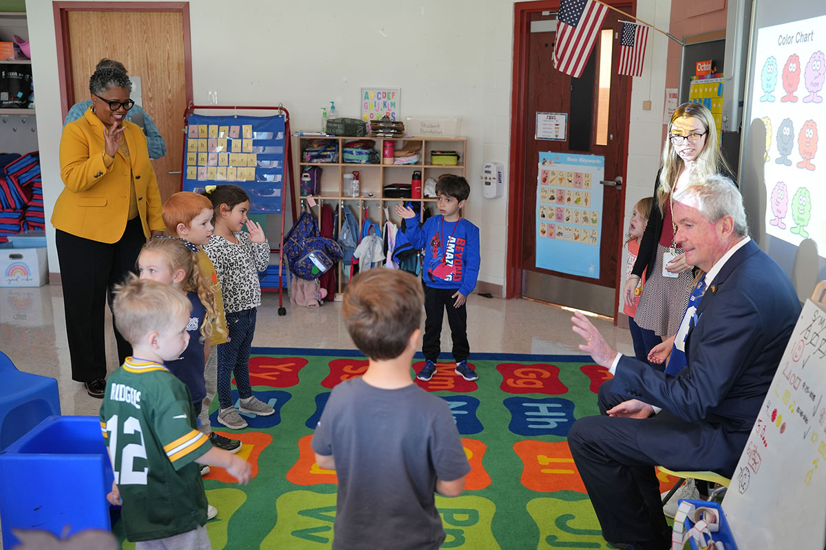photo: Governor communicates with children