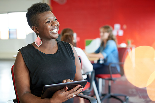 A Women Profressional in an office : PHOTO