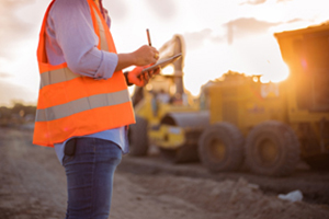 Contstruction worker reviewing paperwork : PHOTO