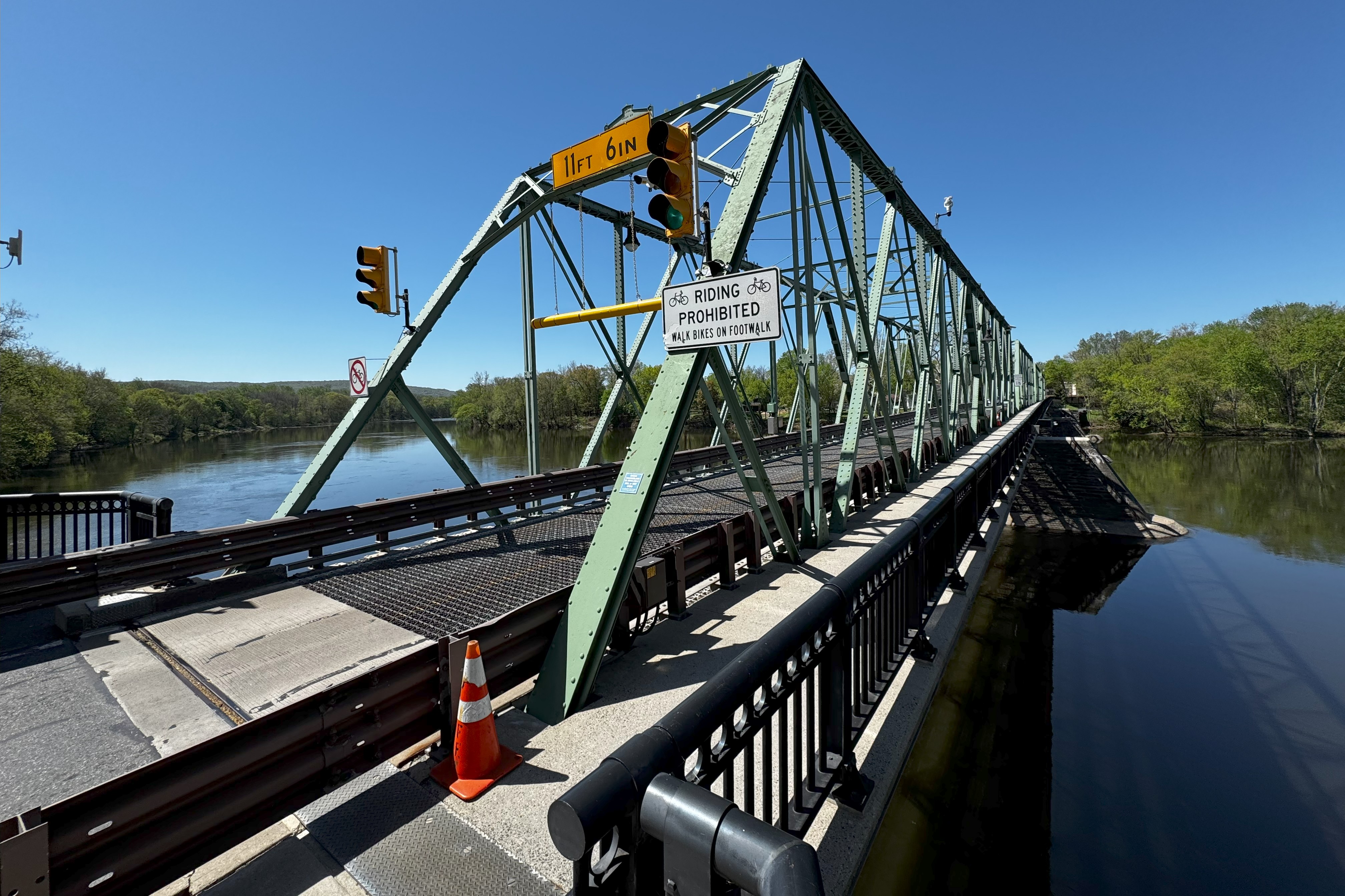 green bridge over delaware river