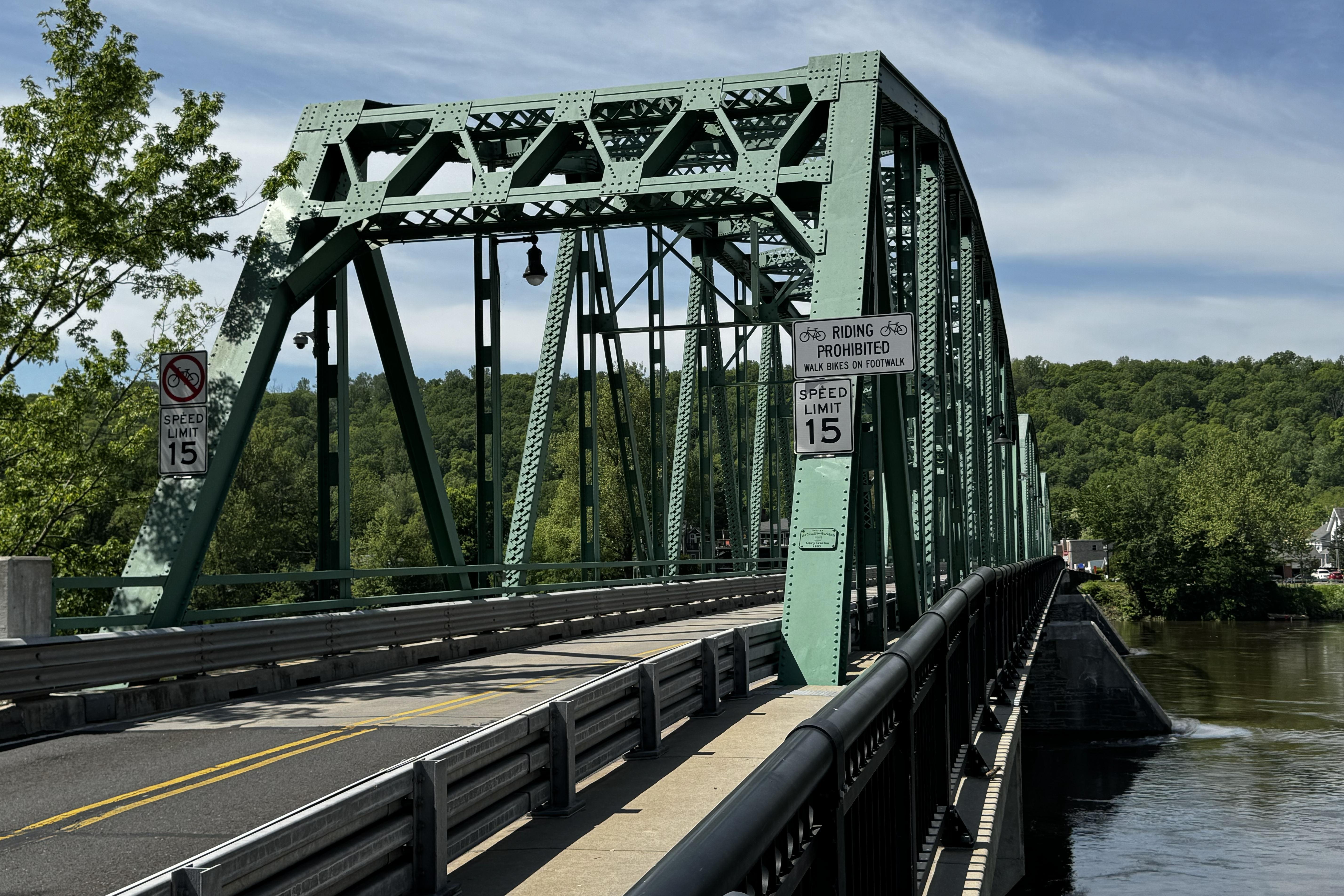 a bridge crossing the delaware river in NJ