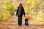 winterkidsmomsnowball;fallmomdaughterwalk;momdaughterbeach