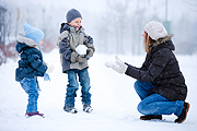 winterkidsmomsnowball;fallmomdaughterwalk;momdaughterbeach