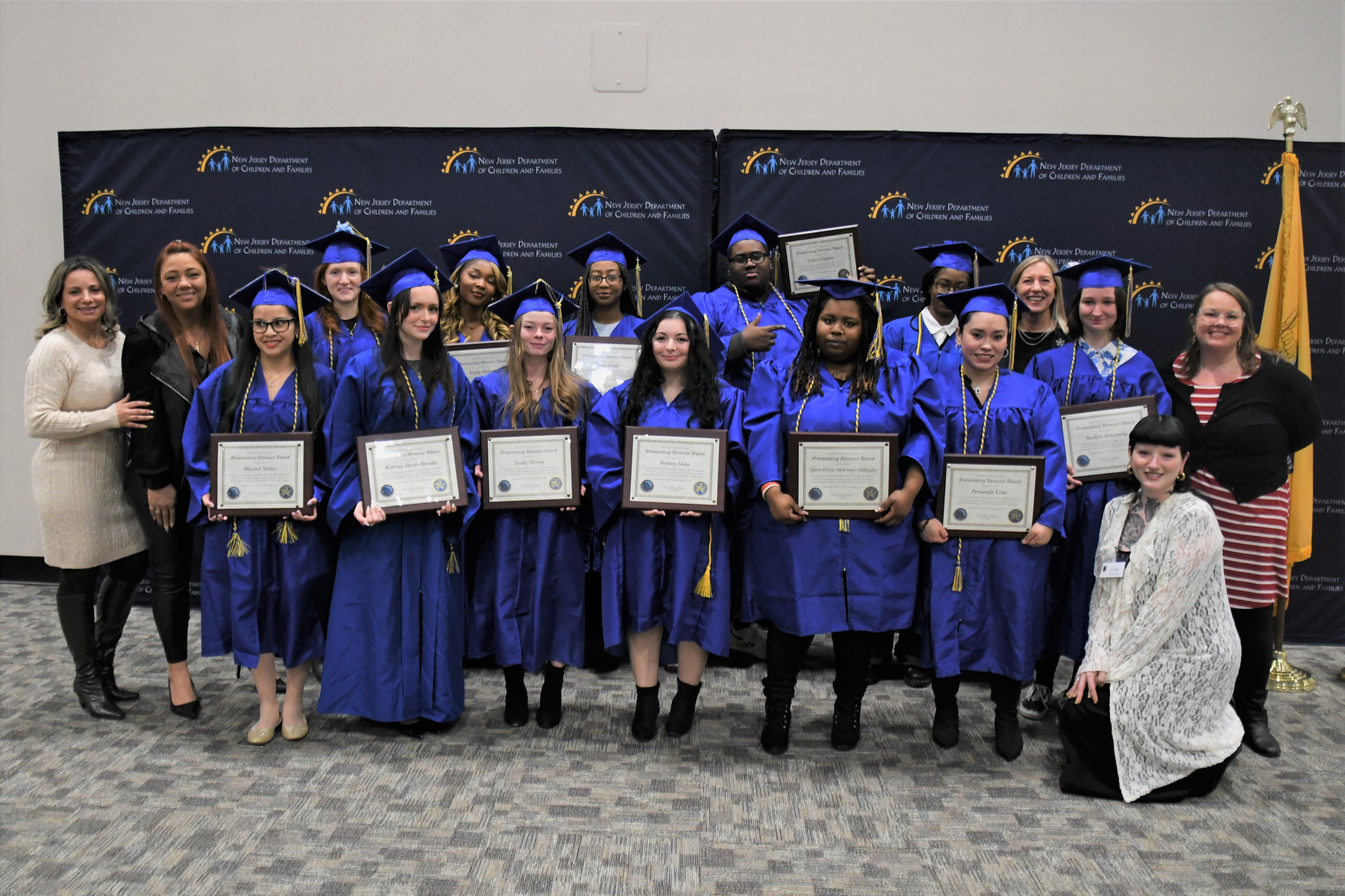 The full class of graduates with their diplomas