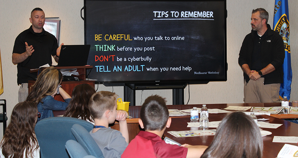 Parole Officers giving a presentation to students : Photo